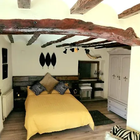 Casa Blanca Bed & Breakfast 4*
